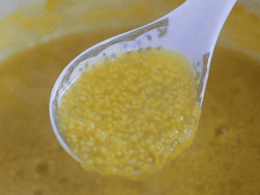 夏日没胃口？一碗米脂小米粥，瞬间开胃又养颜！