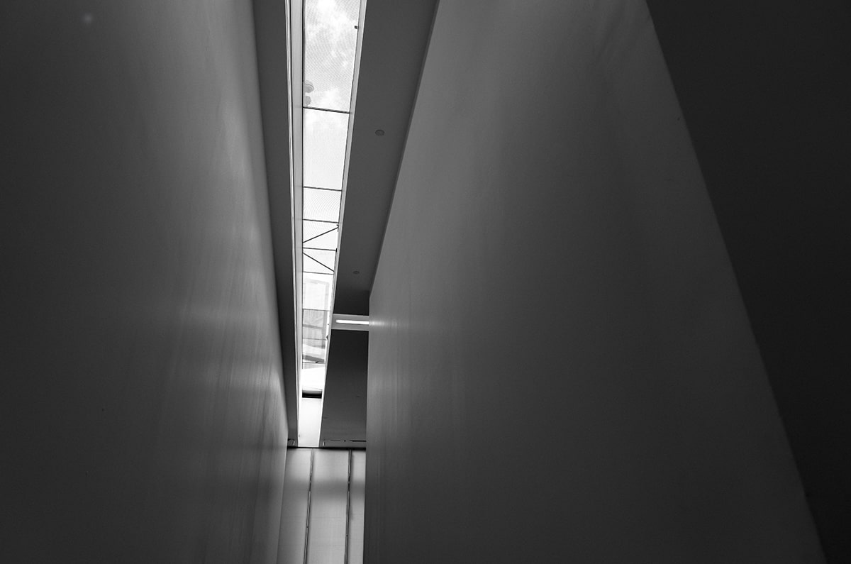 高空安全攻坚战:巨型广告牌拆除行动全揭秘