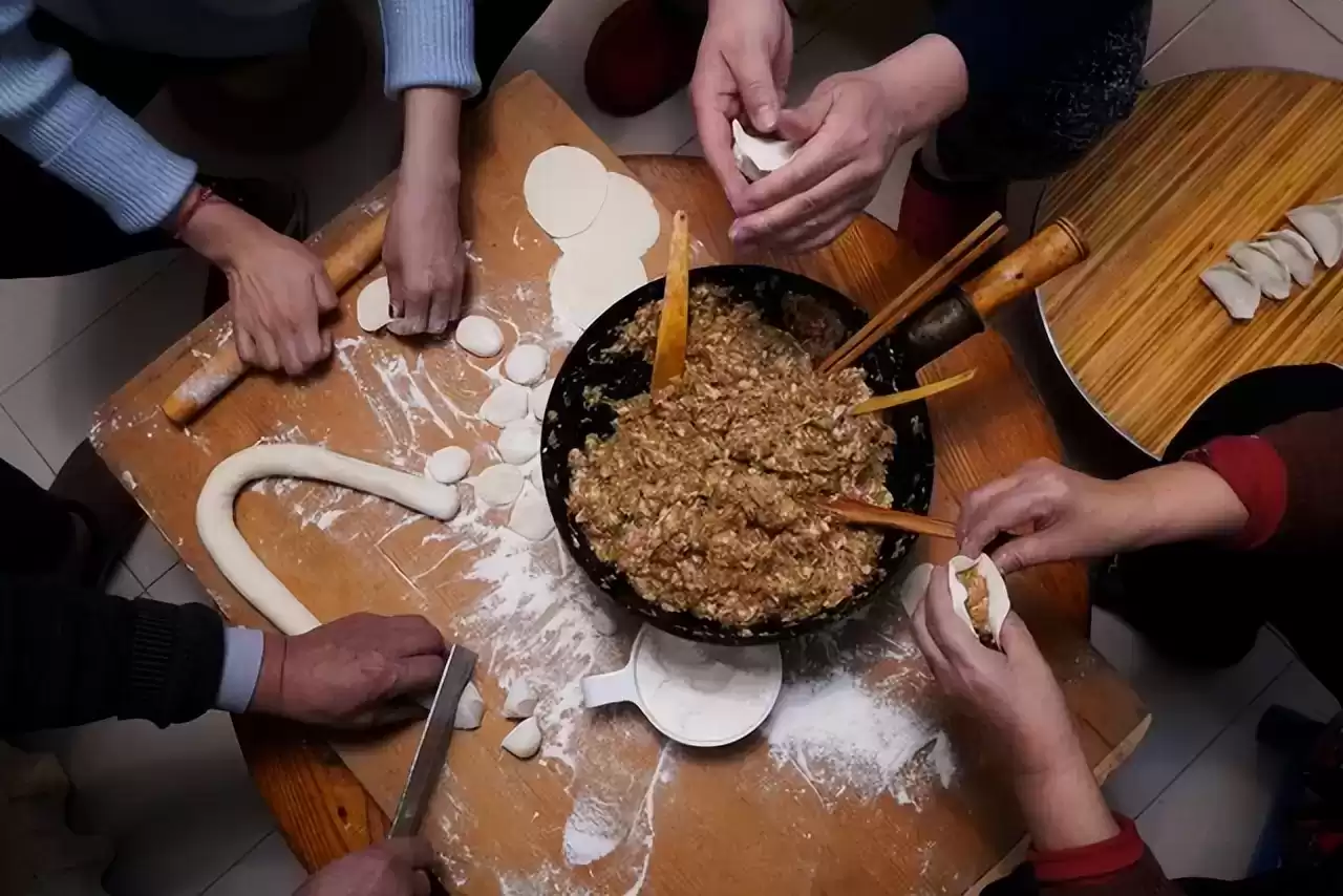 公益广告的温暖魔力：现实场景再现如何深刻影响社会？