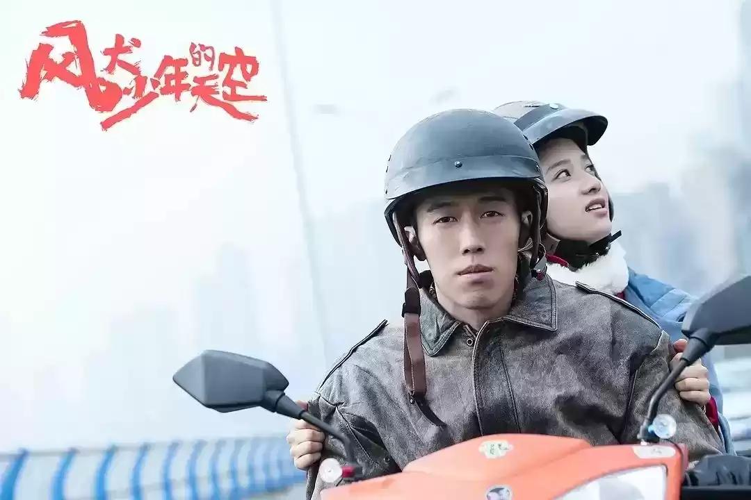 从广告男孩到影坛野马：周游的逆袭传奇