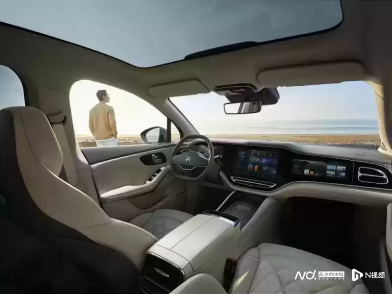 飞凡R7楼宇广告刷屏：揭秘“与其WHY不如选飞凡”的爆款密码