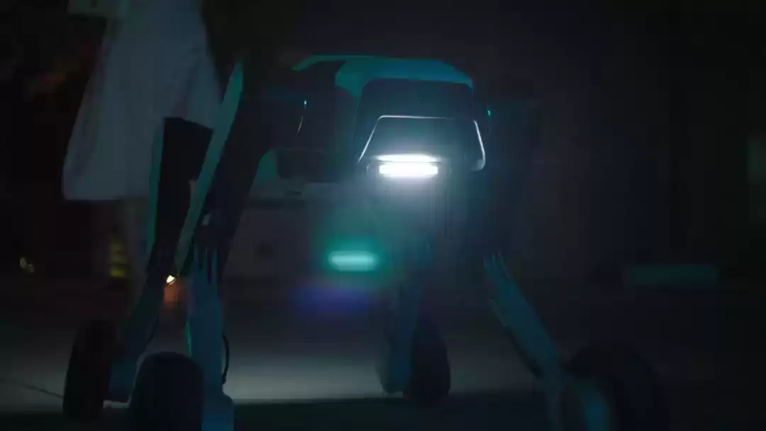 7499元引爆智能革命！全球首款家庭智能体机器人：越疆 Rover X1 机器狗震撼登场