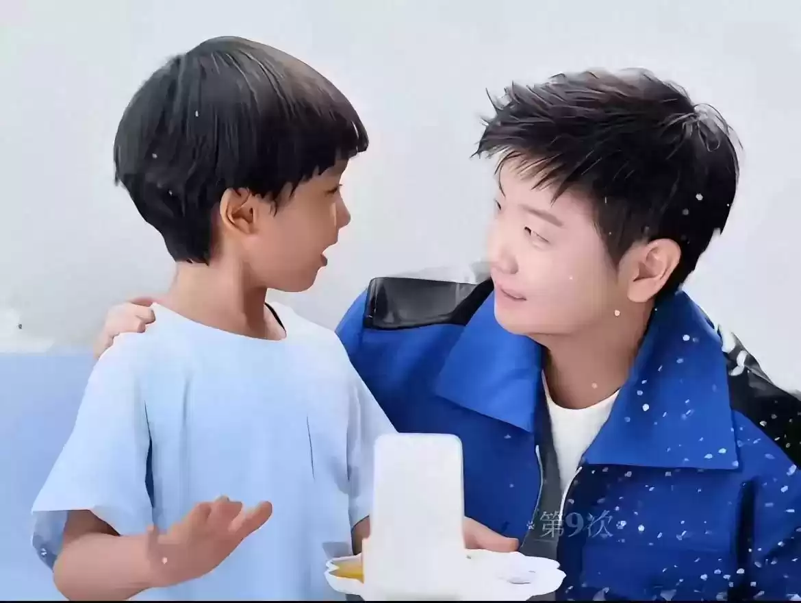 莎莎擦脸名场面刷爆全网！维达纸巾秒空，手速党狂欢赢麻了！