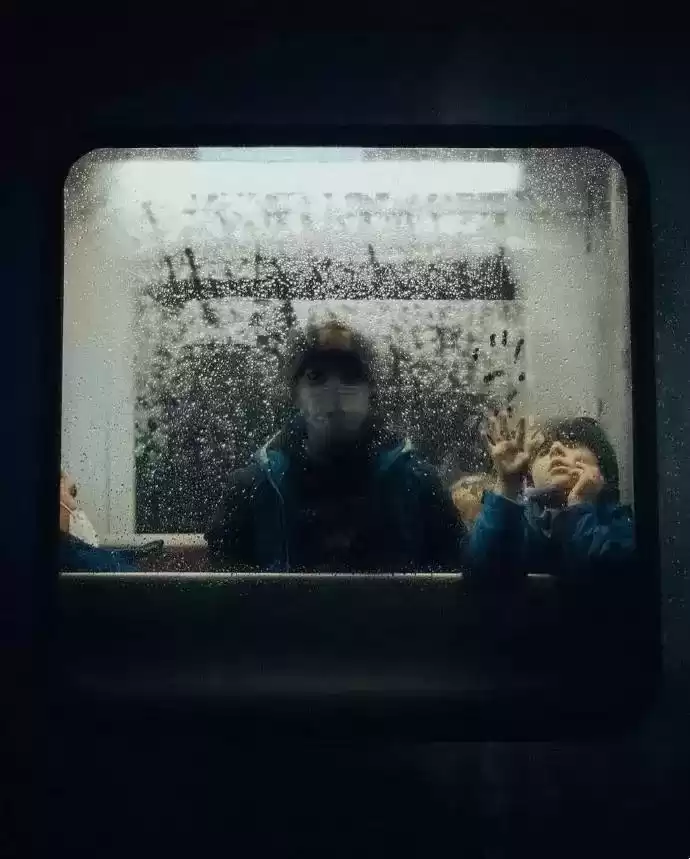 橱窗摄影魔法：瞬间点燃你的街头灵感！