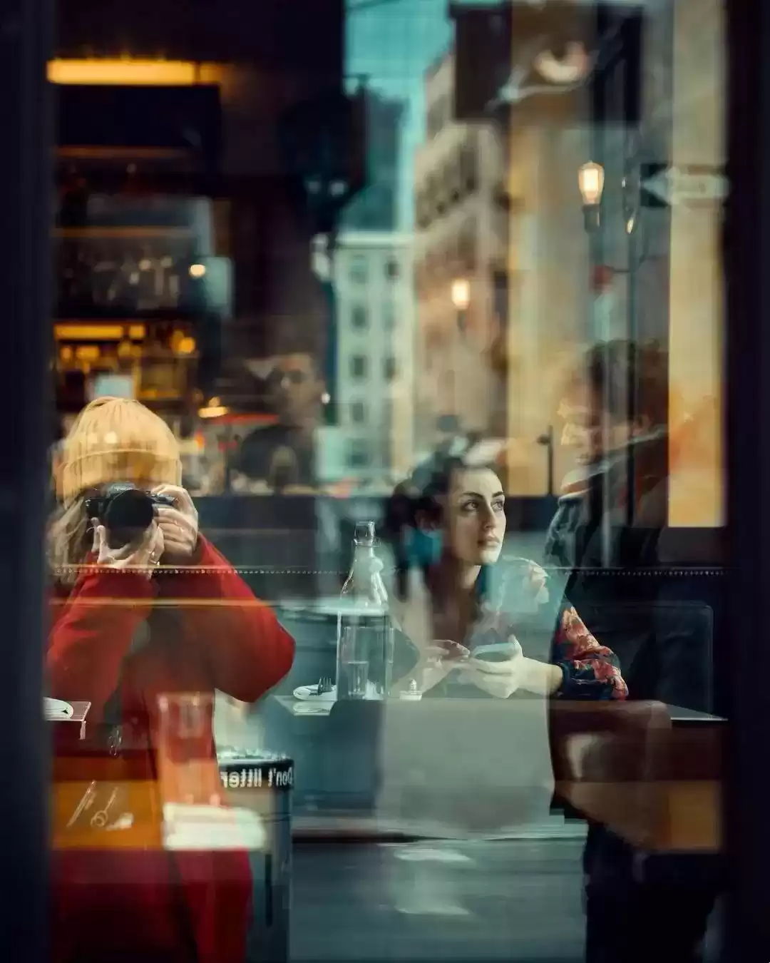 橱窗摄影魔法：瞬间点燃你的街头灵感！