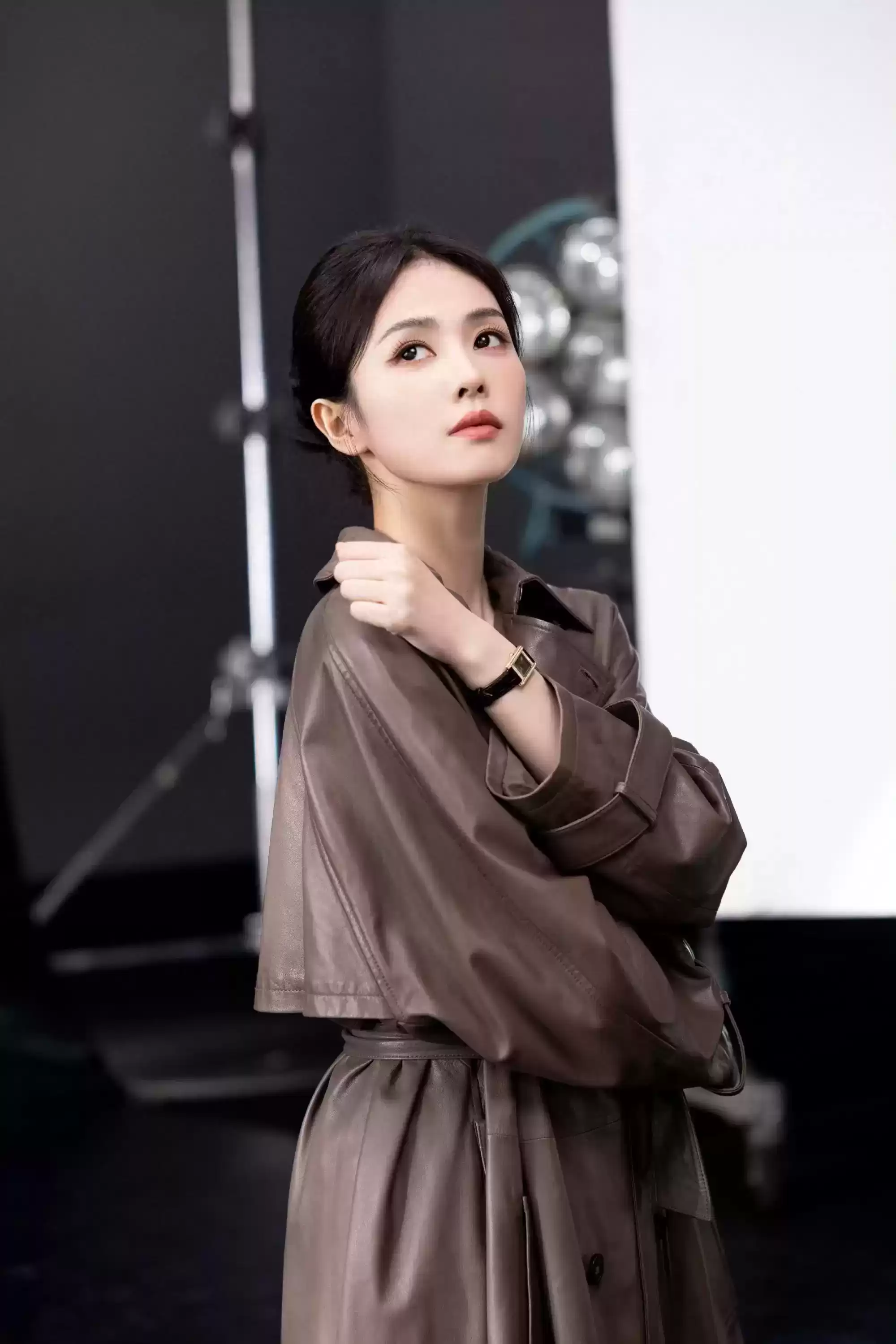 白鹿阿玛尼大片震撼解析：高级感炸裂，少女蜕变惊艳全场！