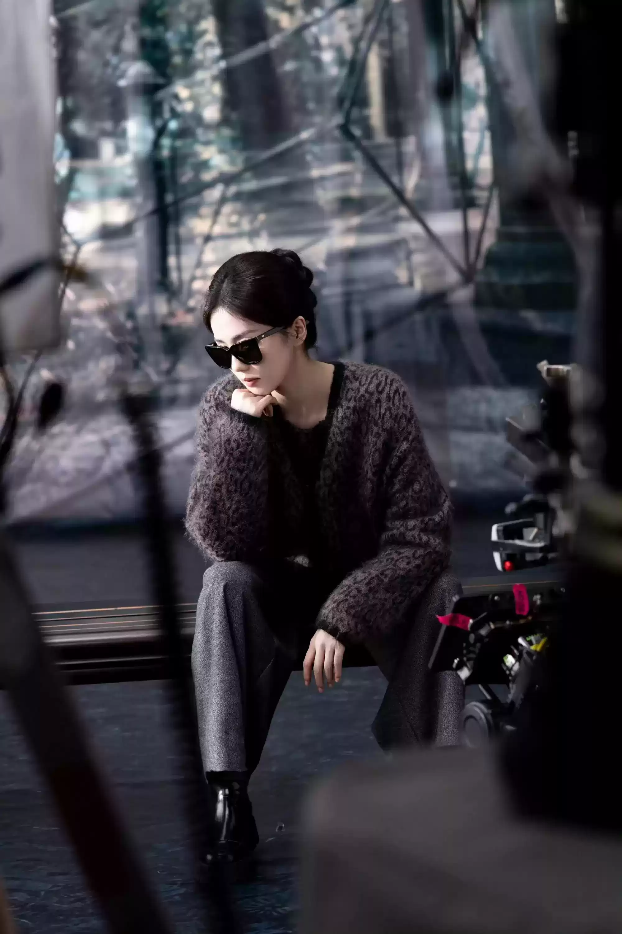 白鹿阿玛尼大片震撼解析：高级感炸裂，少女蜕变惊艳全场！