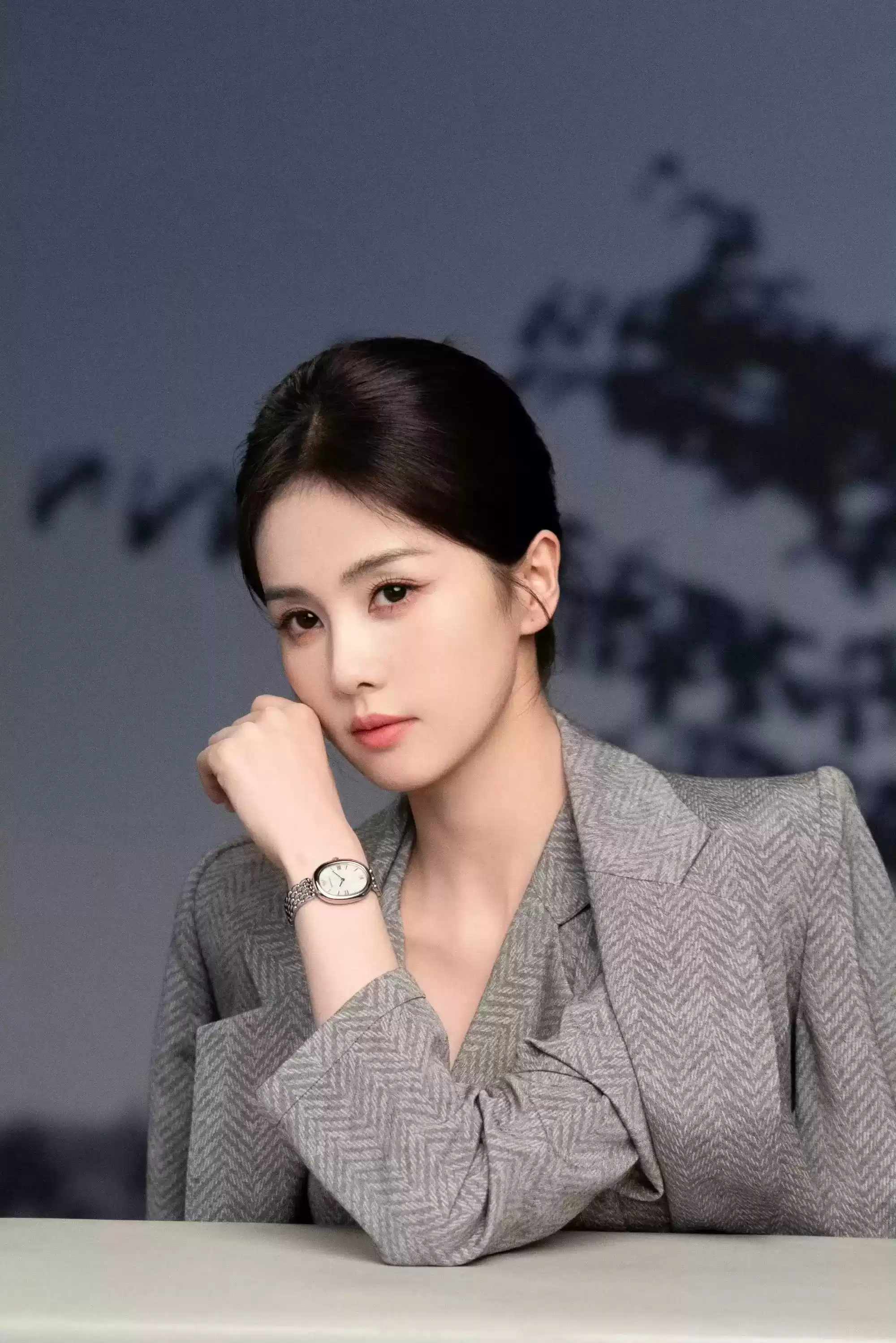 白鹿阿玛尼大片震撼解析：高级感炸裂，少女蜕变惊艳全场！